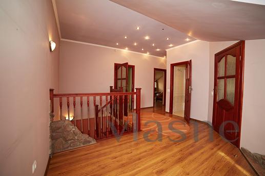 2 level apartment in the center, Lviv - apartment by the day