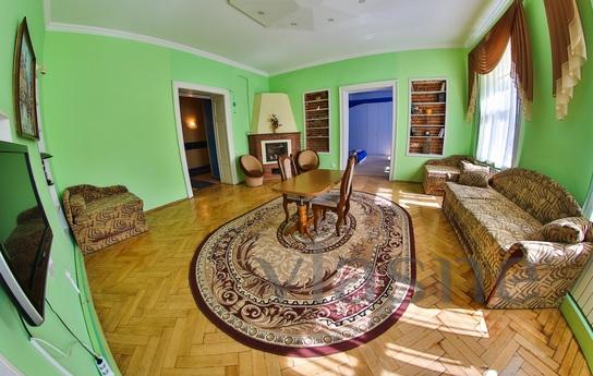 Ул. Валовая 25 (центр, пл. Рынок 250м), Львов - квартира посуточно