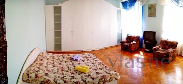 Ул. Валовая 25 (центр, пл. Рынок 250м), Львов - квартира посуточно