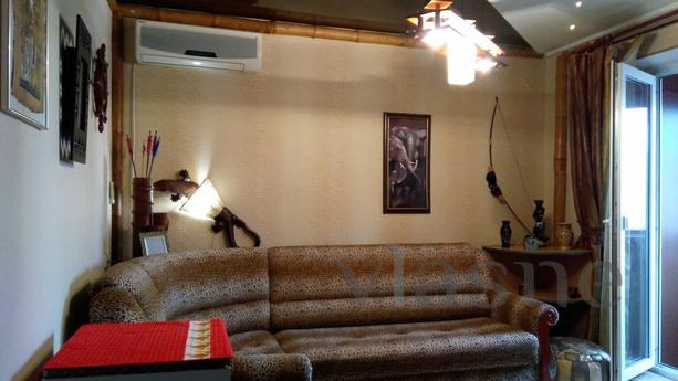 Studio in African style near lake, Kyiv - apartment by the day