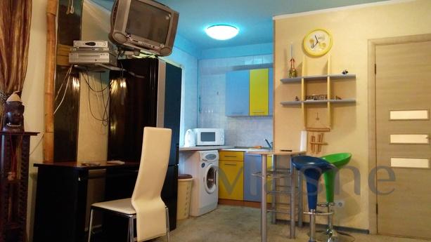 Studio in African style near lake, Kyiv - apartment by the day