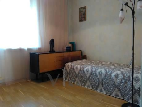 Spacious well appointed quiet 3 t., Kyiv - apartment by the day