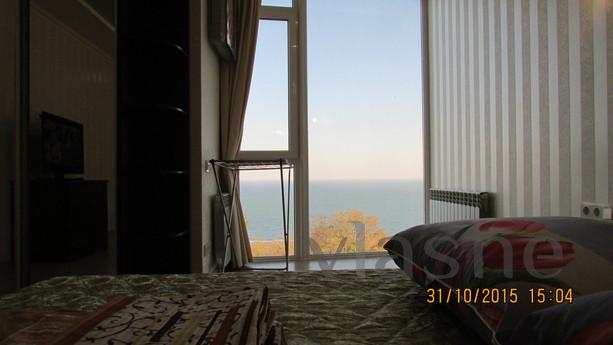 4 bedrooms with sea views 200 m, Odessa - apartment by the day