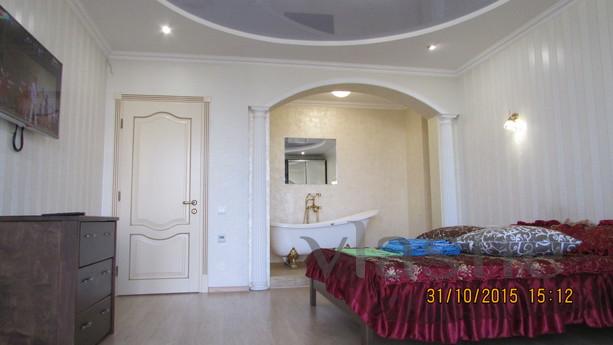 4 bedrooms with sea views 200 m, Odessa - apartment by the day