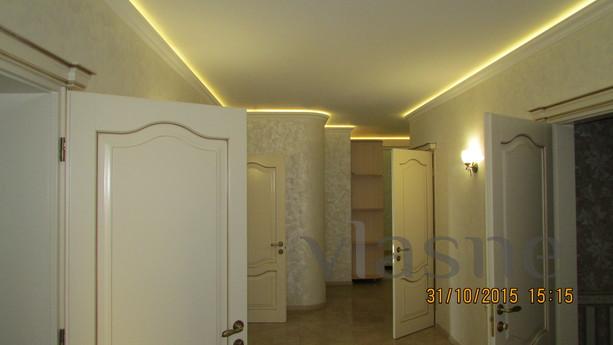 4 bedrooms with sea views 200 m, Odessa - apartment by the day