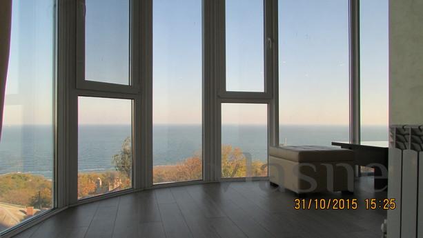 4 bedrooms with sea views 200 m, Odessa - apartment by the day
