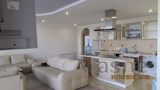 4 bedrooms with sea views 200 m, Odessa - apartment by the day