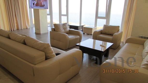 4 bedrooms with sea views 200 m, Odessa - apartment by the day