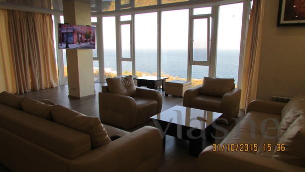4 bedrooms with sea views 200 m, Odessa - apartment by the day