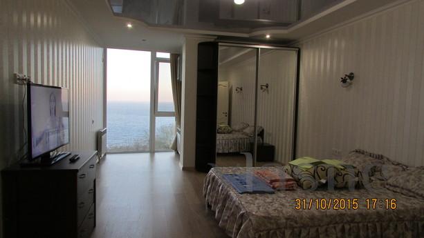 4 bedrooms with sea views 200 m, Odessa - apartment by the day