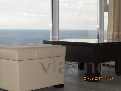 4 bedrooms with sea views 200 m, Odessa - apartment by the day