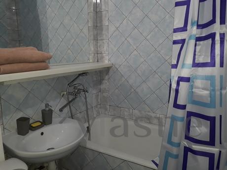 Сдам   уютную однокомнатную квартиру ,двуспальная кровать  ,