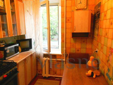 affordable 1 bedroom apartment, Chernomorsk (Illichivsk) - apartment by the day