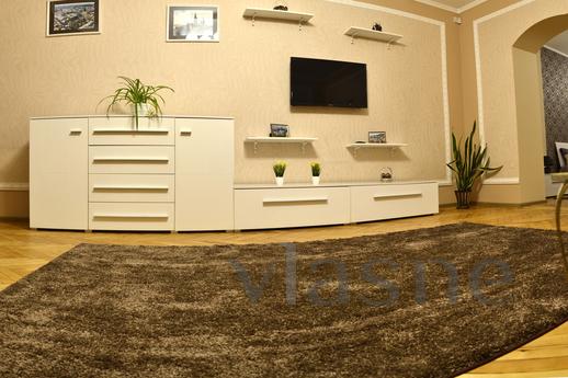 Beautiful spacious apartment, Lviv - apartment by the day