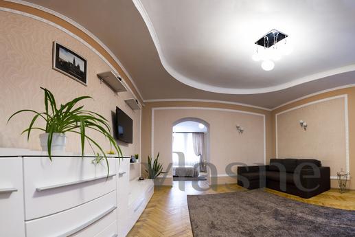 Beautiful spacious apartment, Lviv - apartment by the day