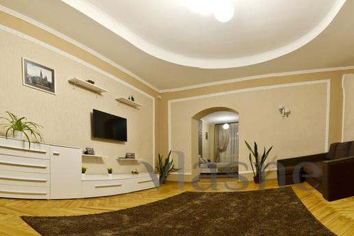 Beautiful spacious apartment, Lviv - apartment by the day