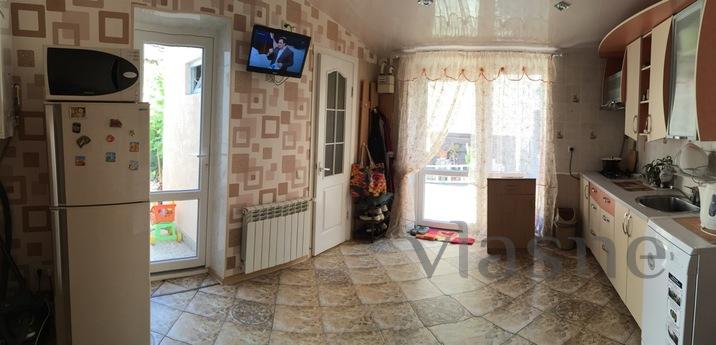 house in the center of Yevpatoria, Yevpatoriya - apartment by the day