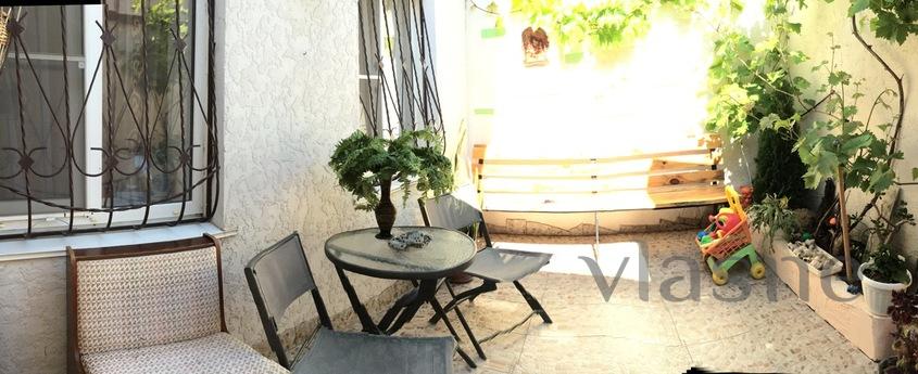 house in the center of Yevpatoria, Yevpatoriya - apartment by the day