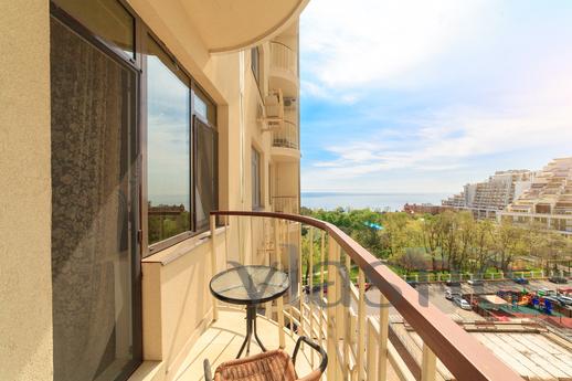 Rent a luxury 3-bedroom in Arcadia, Odessa - apartment by the day