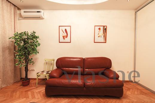 Spiridonovskaya Street, 6>>> 3-bedroom apartment in the hist