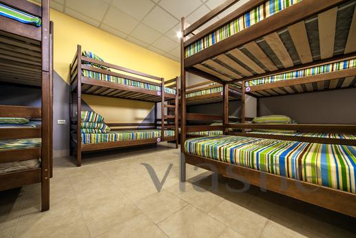 Beds in new hostel near the trainstation, Lviv - apartment by the day