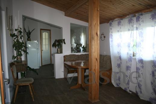 separate 1-room apartment in a private house 2nd floor has i