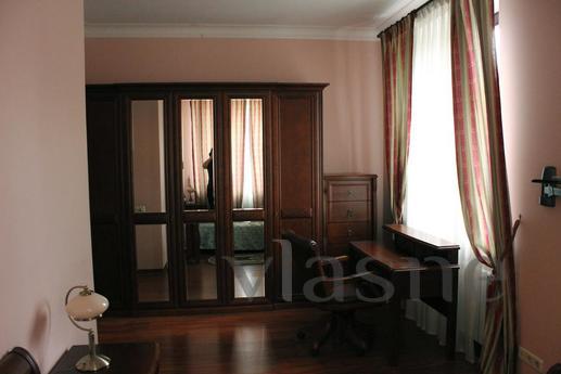 Apartment on the Boulevard of Shevchenko, Kyiv - apartment by the day