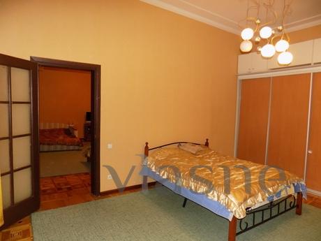 Двухкомнатная квартира 90м 6 мест Центр, Одесса - квартира посуточно