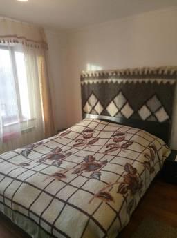 2 minutes to the post office. Wooden bed, orthopedic mattres