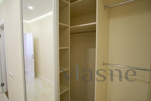 Species 2-room Deluxe new building, circ, Kyiv - apartment by the day