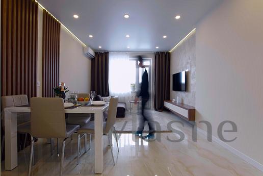 Species 2-room Deluxe new building, circ, Kyiv - apartment by the day