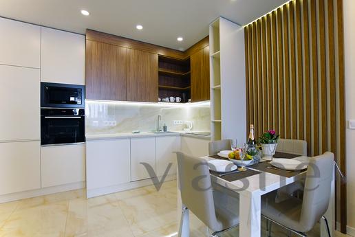 Species 2-room Deluxe new building, circ, Kyiv - apartment by the day