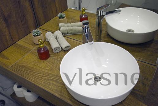 Species 2-room Deluxe new building, circ, Kyiv - apartment by the day