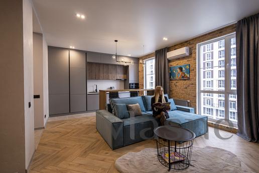 We present to you our new loft-style studio, renovated in au