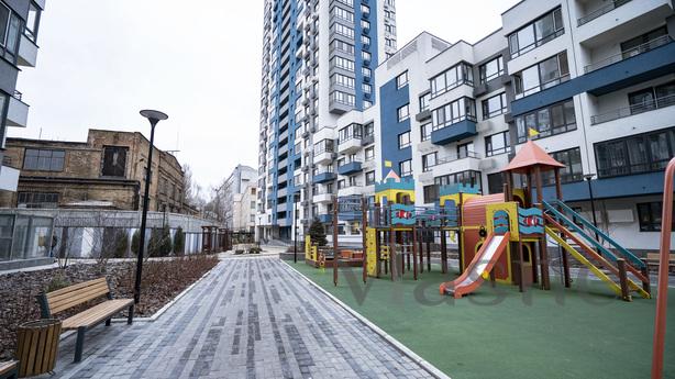 Видовая новая 2х комн., метро КПИ, Киев - квартира посуточно