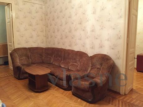 Its 3 bedroom apartment in the center, Odessa - apartment by the day