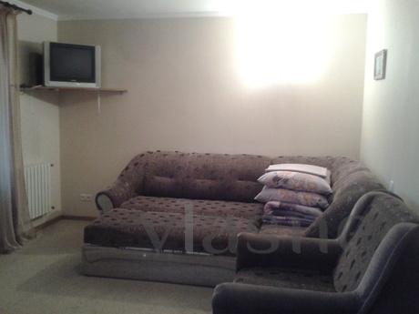 It is located near the bus station and Amstora.The apartment