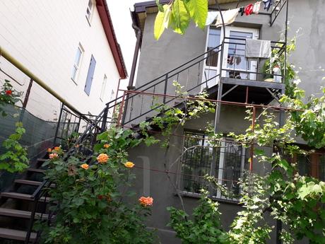 1 room. (Cherry), Odessa - apartment by the day