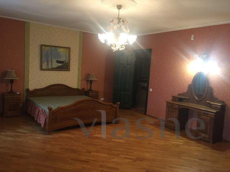 Apartment in Kontraktova, Kyiv - apartment by the day