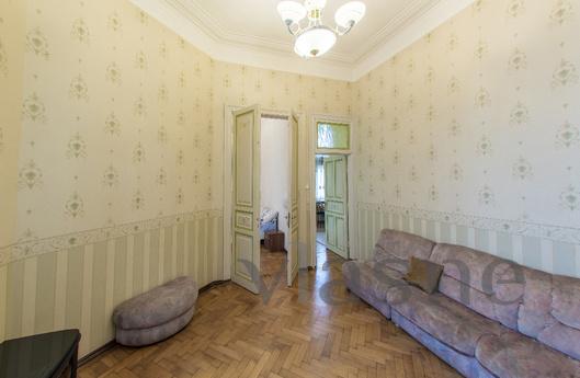 3 bedroom apartment in the center, Odessa - apartment by the day