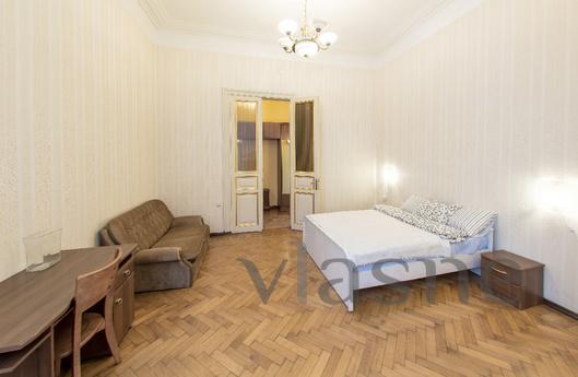 3 bedroom apartment in the center, Odessa - apartment by the day