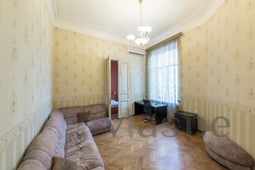 3 bedroom apartment in the center, Odessa - apartment by the day