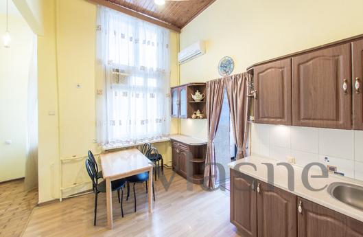 3 bedroom apartment in the center, Odessa - apartment by the day