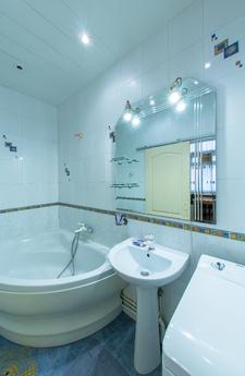 3 bedroom apartment in the center, Odessa - apartment by the day