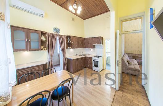 3 bedroom apartment in the center, Odessa - apartment by the day