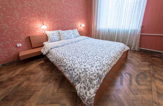 3 bedroom apartment in the center, Odessa - apartment by the day