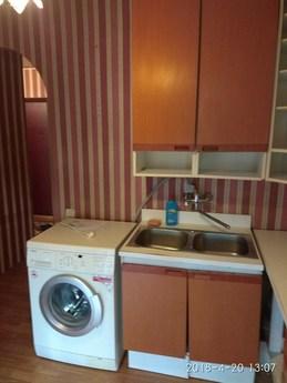 1 bedroom apartment near the metro, Kyiv - apartment by the day