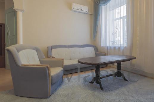 Apartment in a beautiful place, Kyiv - apartment by the day