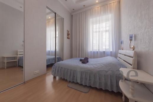 Apartment in a beautiful place, Kyiv - apartment by the day