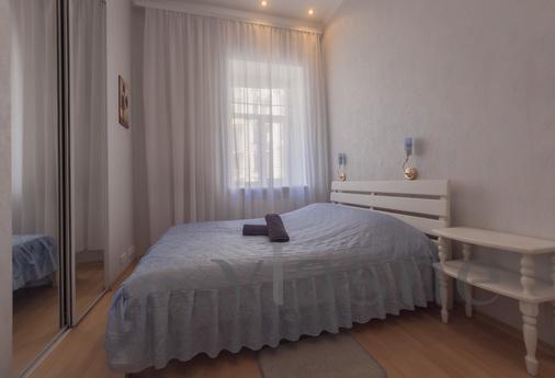 Apartment in a beautiful place, Kyiv - apartment by the day
